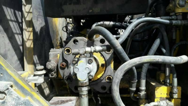 ขาย 415,000KOBELCO  SK200 MARK 3  (เก๋งเทา กล่องไฟฟ้ามี  จอมี )เครื่องดี ไฟฟ้าครบ   รถอยู จ.ยโสธร  090-772-3710 090-772-3708