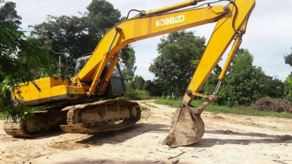 ขาย 415,000KOBELCO  SK200 MARK 3  (เก๋งเทา กล่องไฟฟ้ามี  จอมี )เครื่องดี ไฟฟ้าครบ   รถอยู จ.ยโสธร  090-772-3710 090-772-3708