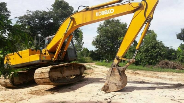 ขาย 415,000KOBELCO  SK200 MARK 3  (เก๋งเทา กล่องไฟฟ้ามี  จอมี )เครื่องดี ไฟฟ้าครบ   รถอยู จ.ยโสธร  090-772-3710 090-772-3708