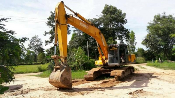 ขาย 415,000KOBELCO  SK200 MARK 3  (เก๋งเทา กล่องไฟฟ้ามี  จอมี )เครื่องดี ไฟฟ้าครบ   รถอยู จ.ยโสธร  090-772-3710 090-772-3708