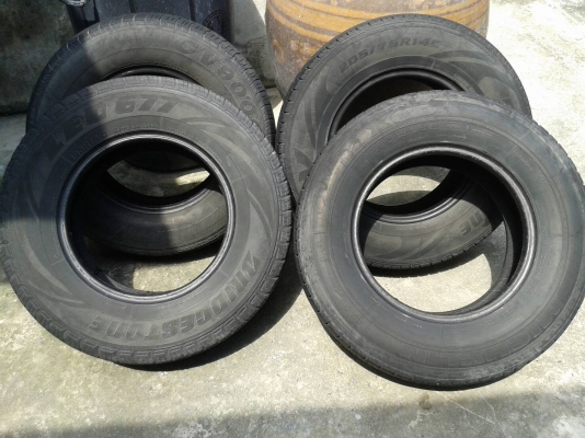 ยาง 195R14  4 เส้นนี้ ราคา 1390 บาท