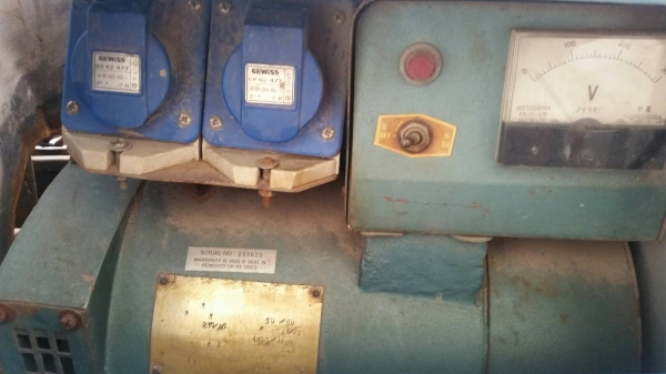 ขาย เครื่องเชื่อม / เครื่องปั่นไฟ 220 โวลท์ เชื่อมได้ 2-3 หัว ปั่นไฟ ขนาด 3 KW พร้อมหางเทลเลอร์