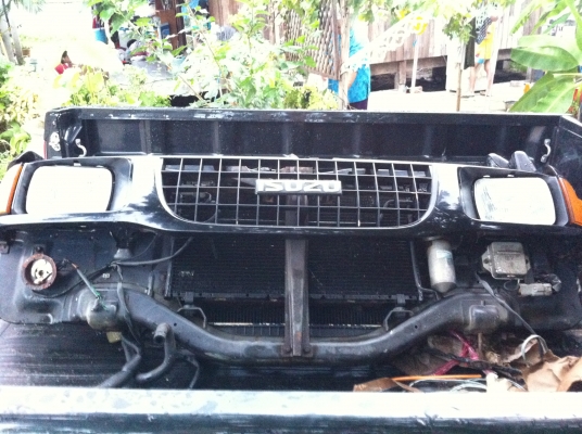 แผง หน้าตัด isuzu mu ใส่ tfr cameo       6000 บาท