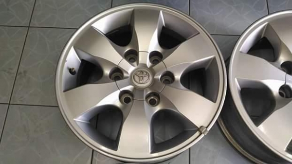 ขายล้อเดิม Vigo Champ ขอบ 16 สภาพดี เดิมๆ ทั้งชุด 5,900.- เทิร์นได้ ใส่ฟรี ส่งทั่วไทยค่ะ