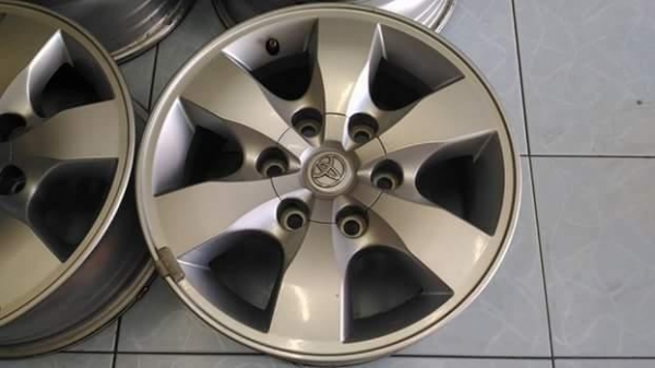ขายล้อเดิม Vigo Champ ขอบ 16 สภาพดี เดิมๆ ทั้งชุด 5,900.- เทิร์นได้ ใส่ฟรี ส่งทั่วไทยค่ะ