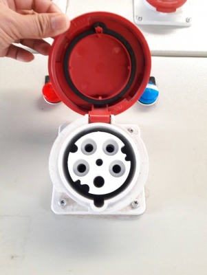 ตู้ไฟปลั๊กสนาม ตู้ไฟปลั๊กสนาม