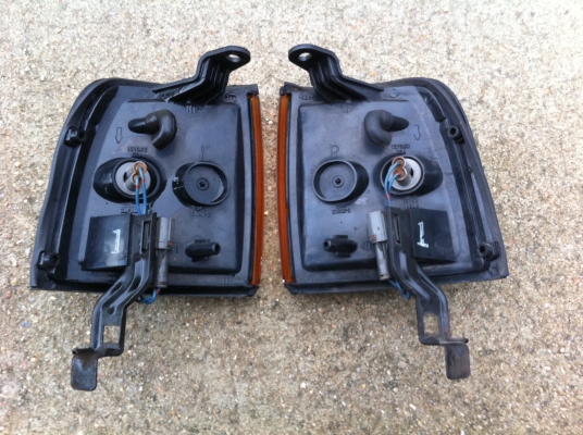 ไฟมุม isuzu mu มีทั้งสีส้ม และ สีขาว ของ IKI japan ตรงรุ่นใส่ tfr cameo