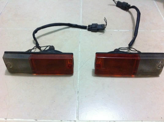 ไฟมุม isuzu mu มีทั้งสีส้ม และ สีขาว ของ IKI japan ตรงรุ่นใส่ tfr cameo