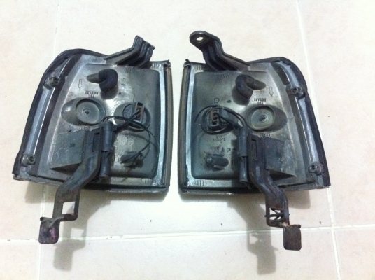 ไฟมุม isuzu mu มีทั้งสีส้ม และ สีขาว ของ IKI japan ตรงรุ่นใส่ tfr cameo