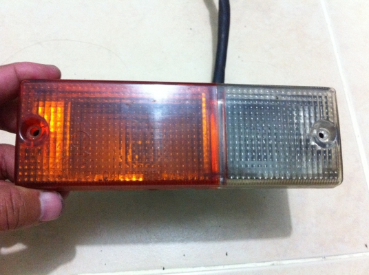 ไฟมุม isuzu mu มีทั้งสีส้ม และ สีขาว ของ IKI japan ตรงรุ่นใส่ tfr cameo