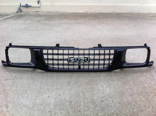 กระจังหน้า isuzu mu japan ตรงรุ่นใส่ tfr cameo    1500 บาท