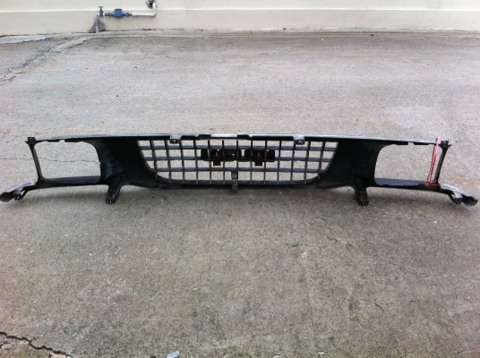 กระจังหน้า isuzu mu japan ตรงรุ่นใส่ tfr cameo    1500 บาท