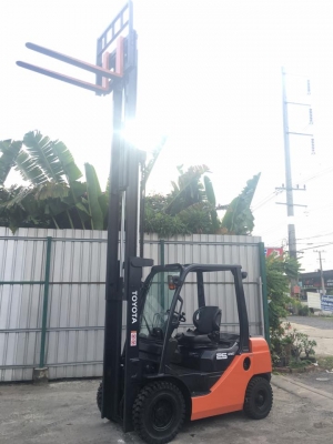 TOYOTA รุ่น8 ล่าสุด ยก 2.5ตัน 4.5 เมตร เสาเข้าตู้ แผงงาสไลด์ซ้ายขวา รถนอกแท้ๆๆ ใช้งาน 2,xxx ชั่วโมง เครื่องดีเซล 3Z เกียร์ธรรมดา สามารถ ติดตั้งงาเทได้เลย 094-426-7888 จะเด็ด