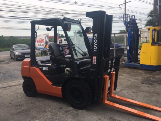 TOYOTA รุ่น8 ล่าสุด ยก 2.5ตัน 4.5 เมตร เสาเข้าตู้ แผงงาสไลด์ซ้ายขวา รถนอกแท้ๆๆ ใช้งาน 2,xxx ชั่วโมง เครื่องดีเซล 3Z เกียร์ธรรมดา สามารถ ติดตั้งงาเทได้เลย 094-426-7888 จะเด็ด