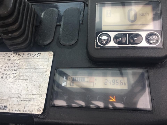 TOYOTA รุ่น8 ล่าสุด ยก 2.5ตัน 4.5 เมตร เสาเข้าตู้ แผงงาสไลด์ซ้ายขวา รถนอกแท้ๆๆ ใช้งาน 2,xxx ชั่วโมง เครื่องดีเซล 3Z เกียร์ธรรมดา สามารถ ติดตั้งงาเทได้เลย 094-426-7888 จะเด็ด