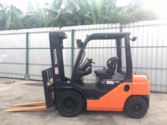 TOYOTA รุ่น8 ล่าสุด ยก 2.5ตัน 4.5 เมตร เสาเข้าตู้ แผงงาสไลด์ซ้ายขวา รถนอกแท้ๆๆ ใช้งาน 2,xxx ชั่วโมง เครื่องดีเซล 3Z เกียร์ธรรมดา สามารถ ติดตั้งงาเทได้เลย 094-426-7888 จะเด็ด