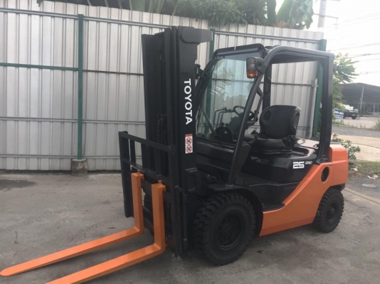 TOYOTA รุ่น8 ล่าสุด ยก 2.5ตัน 4.5 เมตร เสาเข้าตู้ แผงงาสไลด์ซ้ายขวา รถนอกแท้ๆๆ ใช้งาน 2,xxx ชั่วโมง เครื่องดีเซล 3Z เกียร์ธรรมดา สามารถ ติดตั้งงาเทได้เลย 094-426-7888 จะเด็ด