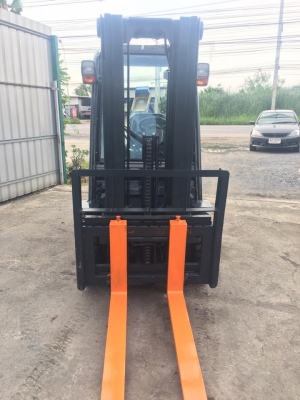 TOYOTA รุ่น8 ล่าสุด ยก 2.5ตัน 4.5 เมตร เสาเข้าตู้ แผงงาสไลด์ซ้ายขวา รถนอกแท้ๆๆ ใช้งาน 2,xxx ชั่วโมง เครื่องดีเซล 3Z เกียร์ธรรมดา สามารถ ติดตั้งงาเทได้เลย 094-426-7888 จะเด็ด