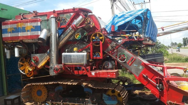 ขายรถเกี่ยวข้าว เกษตรพัฒนา เครื่อง195เทอร์โบว์ ช่างล่าง10 ระบบทำงานปกติ เช็คคอลงงานได้เลย