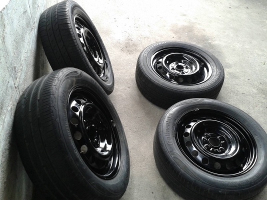 ล้อกะทะขอบ15นิ้ว4รู100 พร้อมยาง ชุดนี้ ราคา 1900 บาท