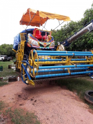ขายรถเกี่ยวข้าว เงินมีเกษตรพัฒนาปี56 ซื้อมาทำงาน1ปีเดียวจากนั้นจอด เครื่อง6HE1 เทอร์โบว์สภาพเดิมสวยเครื่องฟิต ช่วงล่างเต็ม เอกสารครบพร้อมทำงาน