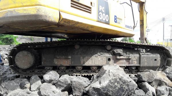 ขายรถแบคโฮ KOMATSU PC300-8 เอกสารเล่มทะเบียน ไมล์ 12642 ชม.ราคา 1550000