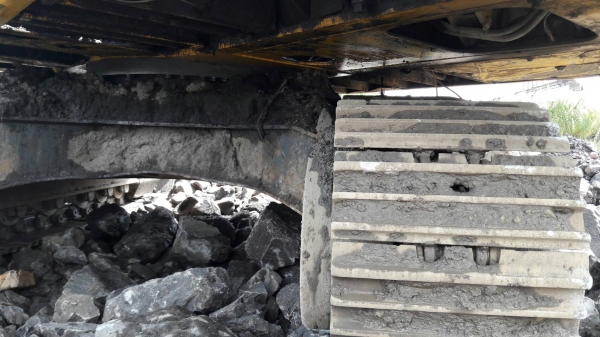 ขายรถแบคโฮ KOMATSU PC300-8 เอกสารเล่มทะเบียน ไมล์ 12642 ชม.ราคา 1550000