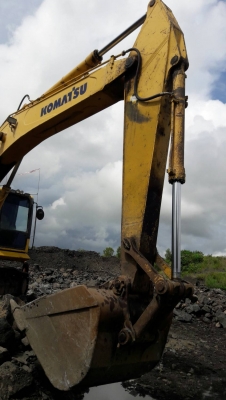ขายรถแบคโฮ KOMATSU PC300-8 เอกสารเล่มทะเบียน ไมล์ 12642 ชม.ราคา 1550000