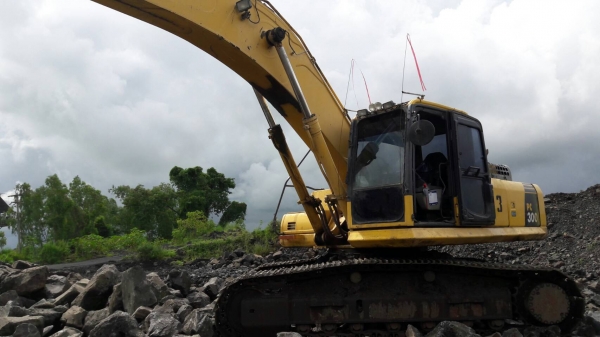 ขายรถแบคโฮ KOMATSU PC300-8 เอกสารเล่มทะเบียน ไมล์ 12642 ชม.ราคา 1550000