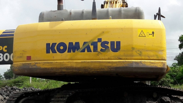 ขายรถแบคโฮ KOMATSU PC300-8 เอกสารเล่มทะเบียน ไมล์ 12642 ชม.ราคา 1550000