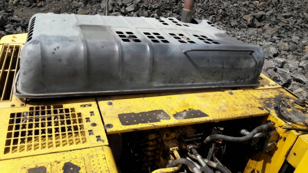 ขายรถแบคโฮ KOMATSU PC300-8 เอกสารเล่มทะเบียน ไมล์ 12642 ชม.ราคา 1550000