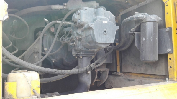 ขายรถแบคโฮ KOMATSU PC300-8 เอกสารเล่มทะเบียน ไมล์ 12642 ชม.ราคา 1550000