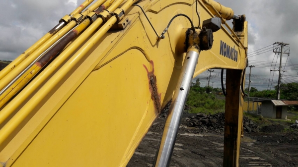 ขายรถแบคโฮ KOMATSU PC300-8 เอกสารเล่มทะเบียน ไมล์ 12642 ชม.ราคา 1550000