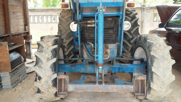 ขายรถไถฟอร์ด6610+ชุดดันดินหน้า+บุ้งกี๋ตัก