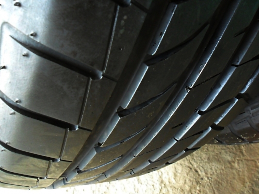 ยาง17 โยโกฮาม่า+ดันล็อป 235-55-R17ลงพื้นปี15 (4เส้น 2,900)