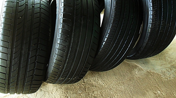 ยาง17 โยโกฮาม่า+ดันล็อป 235-55-R17ลงพื้นปี15 (4เส้น 2,900)