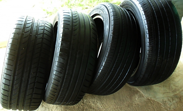 ยาง17 โยโกฮาม่า+ดันล็อป 235-55-R17ลงพื้นปี15 (4เส้น 2,900)