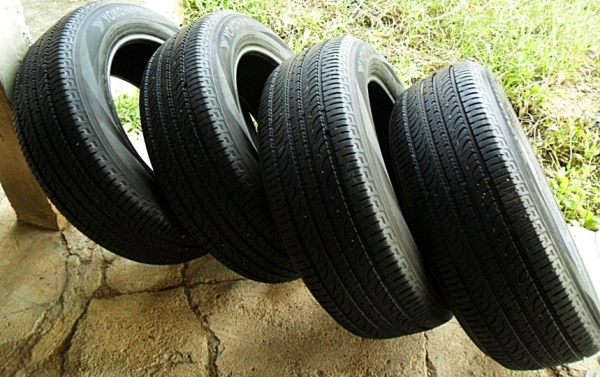 ยางขอบ18 โยโกฮาม่า 235-60-R18 ลงพื้นปี14 (4เส้น4,500) ดอกหนา1 ซม.