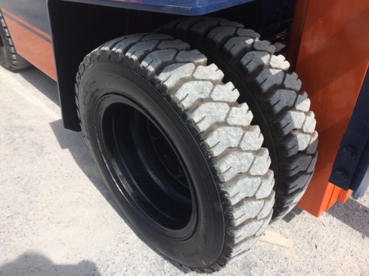 TOYOTA 2.5ตัน เสา 6เมตร รุ่น5 เครื่องยนต์ดีเซล นำเข้าจากญี่ปุ่น โทร.090-986-2521 อ๊อบ