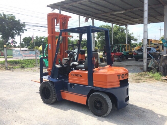 TOYOTA 2.5ตัน เสา 6เมตร รุ่น5 เครื่องยนต์ดีเซล นำเข้าจากญี่ปุ่น โทร.090-986-2521 อ๊อบ