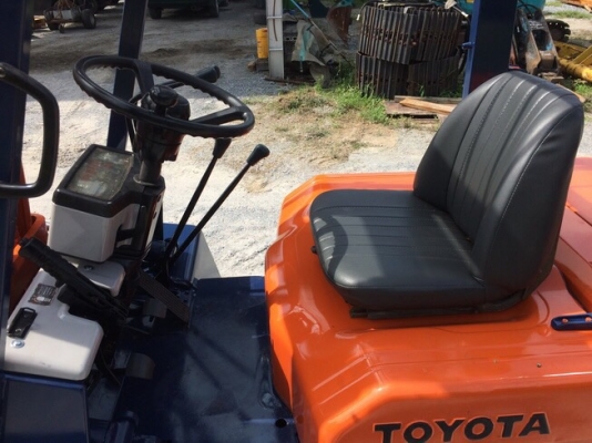 TOYOTA 2.5ตัน เสา 6เมตร รุ่น5 เครื่องยนต์ดีเซล นำเข้าจากญี่ปุ่น โทร.090-986-2521 อ๊อบ