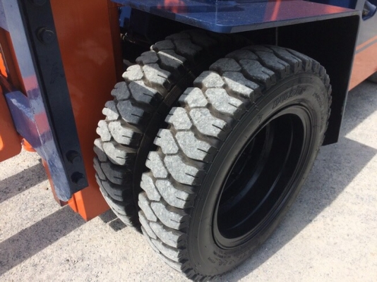 TOYOTA 2.5ตัน เสา 6เมตร รุ่น5 เครื่องยนต์ดีเซล นำเข้าจากญี่ปุ่น โทร.090-986-2521 อ๊อบ