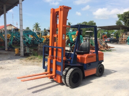 TOYOTA 2.5ตัน เสา 6เมตร รุ่น5 เครื่องยนต์ดีเซล นำเข้าจากญี่ปุ่น โทร.090-986-2521 อ๊อบ