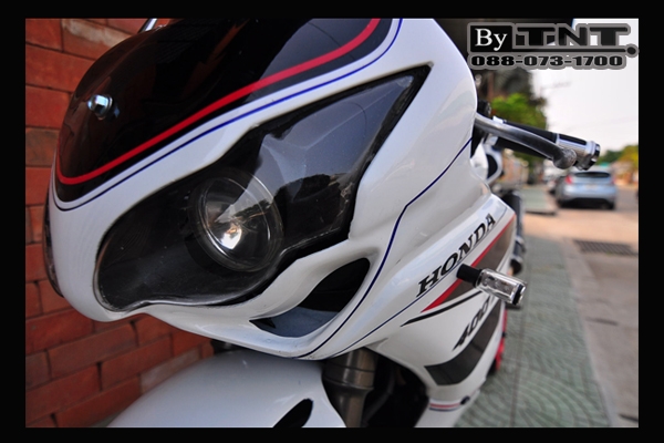 <TNT>ขาย Honda VFR(NC-30) 400 cc./ปี92/สีขาว/ทะเบียนแท้/แฟริ่งแต่ง..สวยๆ>>>>>คับ