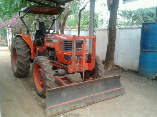 KUBOTA M5000 SU - 4WD 2 เพลา สวยจัดเหมือนใหม่ รถใช้งาน 610 ชม. อุปกรณ์มีครบมีใบมีดดันหน้า ผานพรวนดิน 3 ผานพรวนดิน 6 ผานขุดมันสำปะหลัง ช่วงล่างแน่น ยางสภาพดี 70\% พร้อมใช้งานได้เลยทันที เอกสารเล่มทะเบียนครบพร้อมโอนได้เลย ราคาต่อรองได้ครับ KUBOTA M5000 SU - 4WD 2 เพลา สวยจัดเหมือนใหม่ รถใช้งาน 610 ชม. อุปกรณ์มีครบมีใบมีดดันหน้า ผานพรวนดิน 3 ผานพรวนดิน 6 ผานขุดมันสำปะหลัง ช่วงล่างแน่น ยางสภาพดี 70\% พร้อมใช้งานได้เลยทันที เอกสารเล่มทะเบียนครบพร้อมโอนได้เลย ราคาต่อรองได้ครับ
