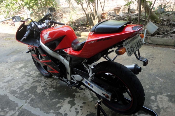 ขาย CBR250r MC19 4สูบ ทะเบียนแท้ลดไปเลย48000 ขาย CBR250r MC19 4สูบ ทะเบียนแท้ลดไปเลย48000