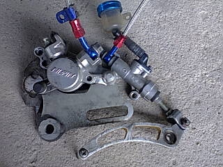 ชุดดิสเบรคหลัง SONIC ตัวใหม่ดี พร้อมใช้งานสายถักแต่ง