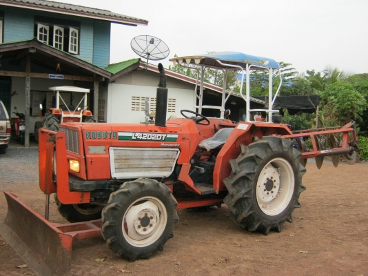 ขายด่วนรถไถนาคูโบต้า L4202dt 4wd 4x4 เทอร์โบเพาเวอร์สวยๆพร้อมใบมีดดันหน้า-ผานหลัง 6x22 พร้อมใช้ครับ...รถอยู่นครสวรรค์ อ.ไพศาลีครับ ขายด่วนรถไถนาคูโบต้า L4202dt 4wd 4x4 เทอร์โบเพาเวอร์สวยๆพร้อมใบมีดดันหน้า-ผานหลัง 6x22 พร้อมใช้ครับ...รถอยู่นครสวรรค์ อ.ไพศาลีครับ