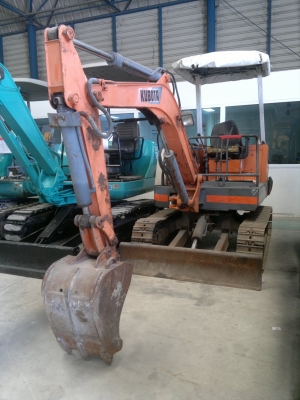 รถขุดเล็ก KUBOTA  KH-50 ปี1985 รถนอกนำเข้า สภาพดีนำเข้าจากญี่ปุ่น ไม่เคยใช้ในไทย ราคาถูกครับ ติดต่อ มานะ 085-9049669