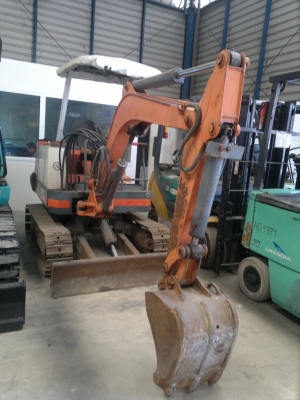 รถขุดเล็ก KUBOTA  KH-50 ปี1985 รถนอกนำเข้า สภาพดีนำเข้าจากญี่ปุ่น ไม่เคยใช้ในไทย ราคาถูกครับ ติดต่อ มานะ 085-9049669